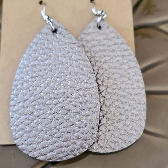 Faux leather earrings wire ~ pewter - Picture 2 of 2